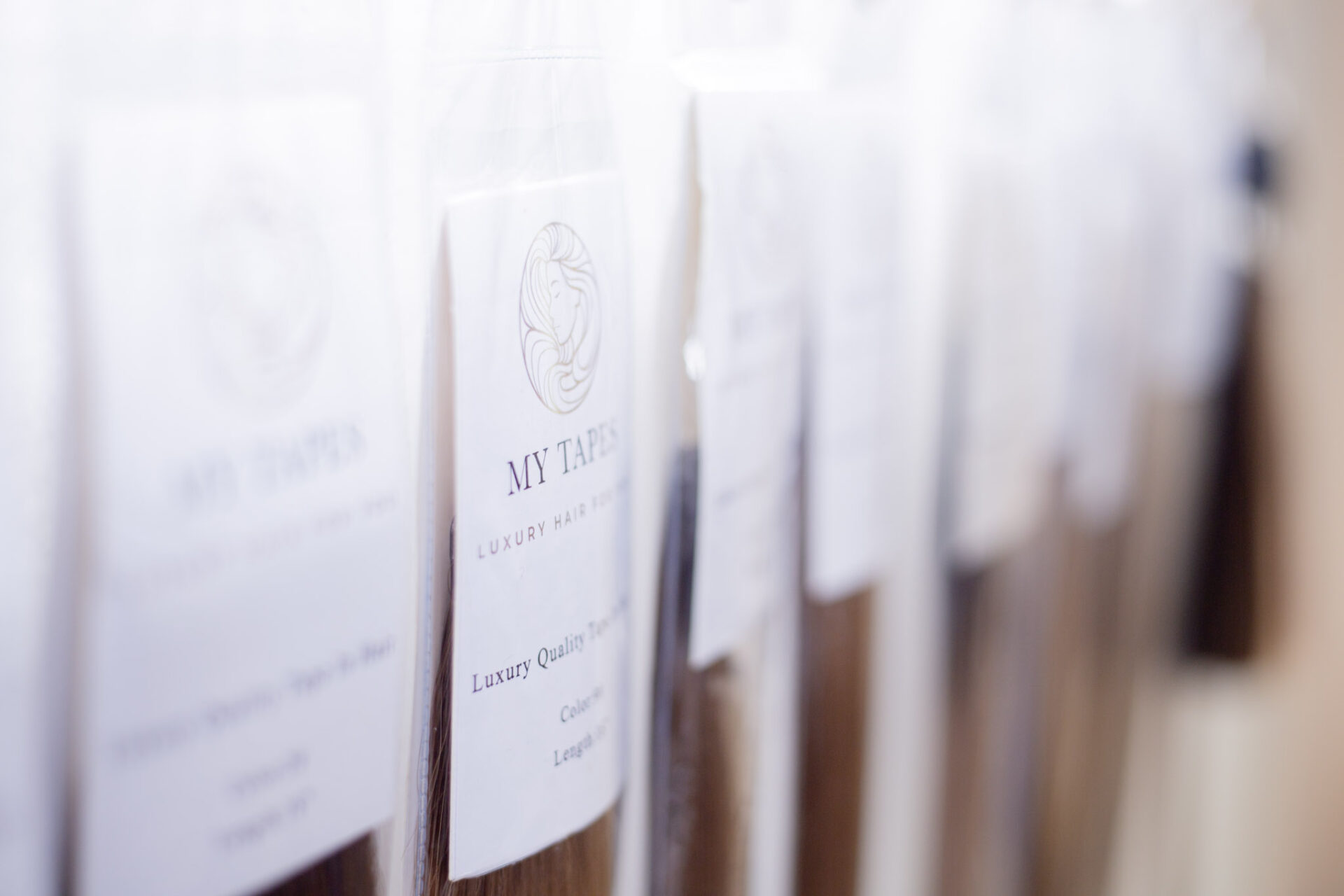 tape in prodlužov&aacute;n&iacute;m vlasů